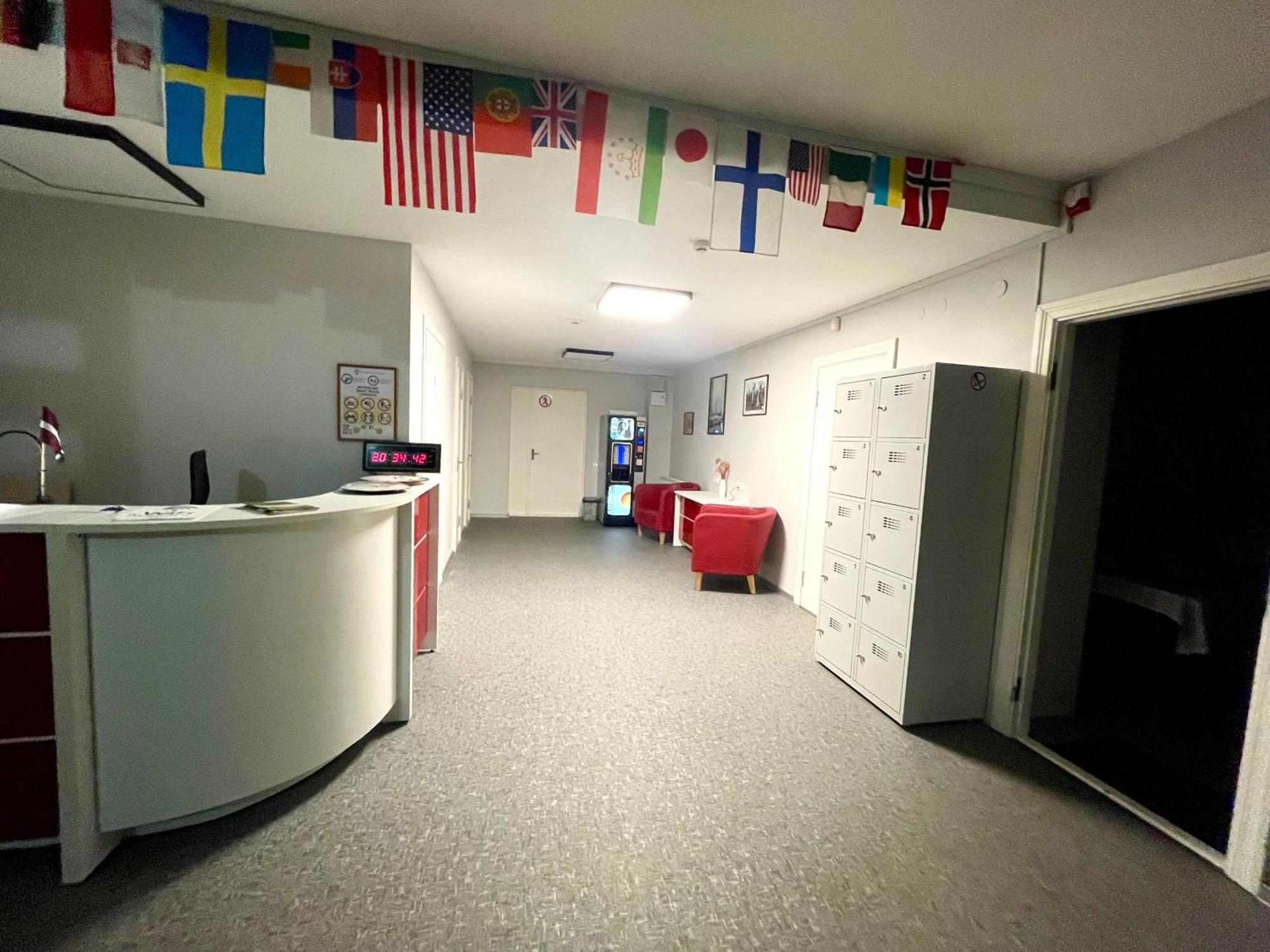 Central Hostel يلغافا المظهر الخارجي الصورة