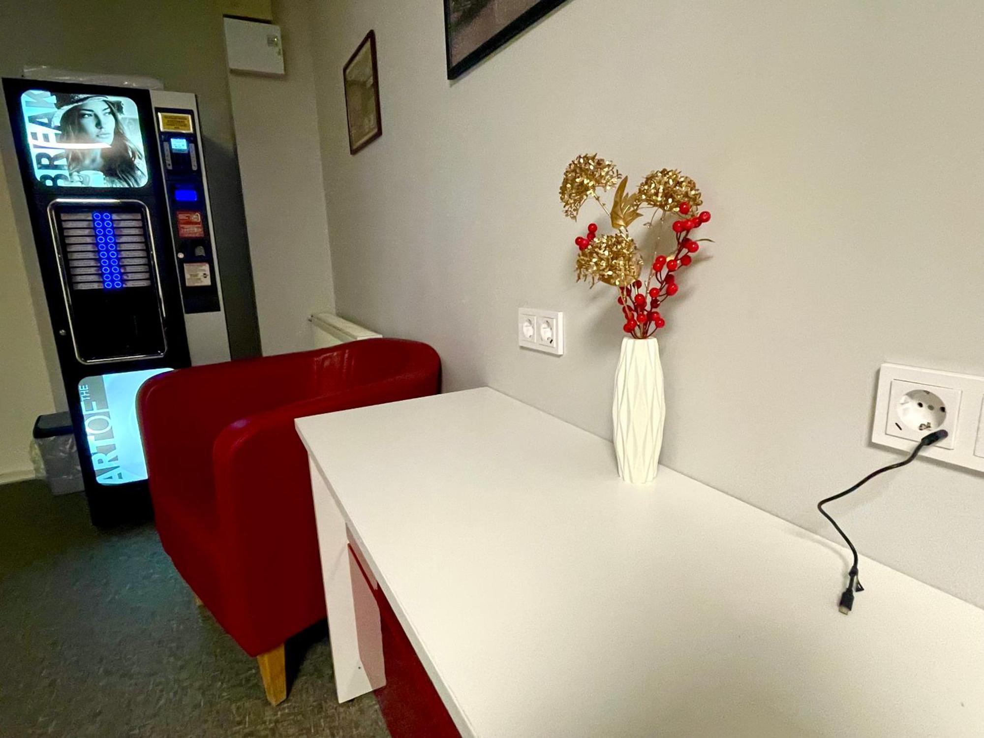 Central Hostel يلغافا المظهر الخارجي الصورة